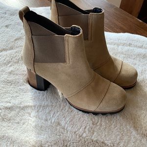 NWOB. Sorel suede boots